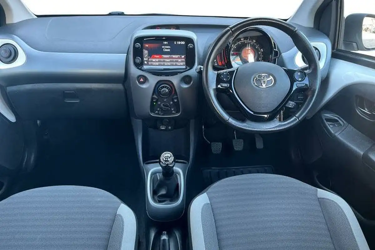 2020-toyota-aygo-10-vvt-i-x-play-big-9
