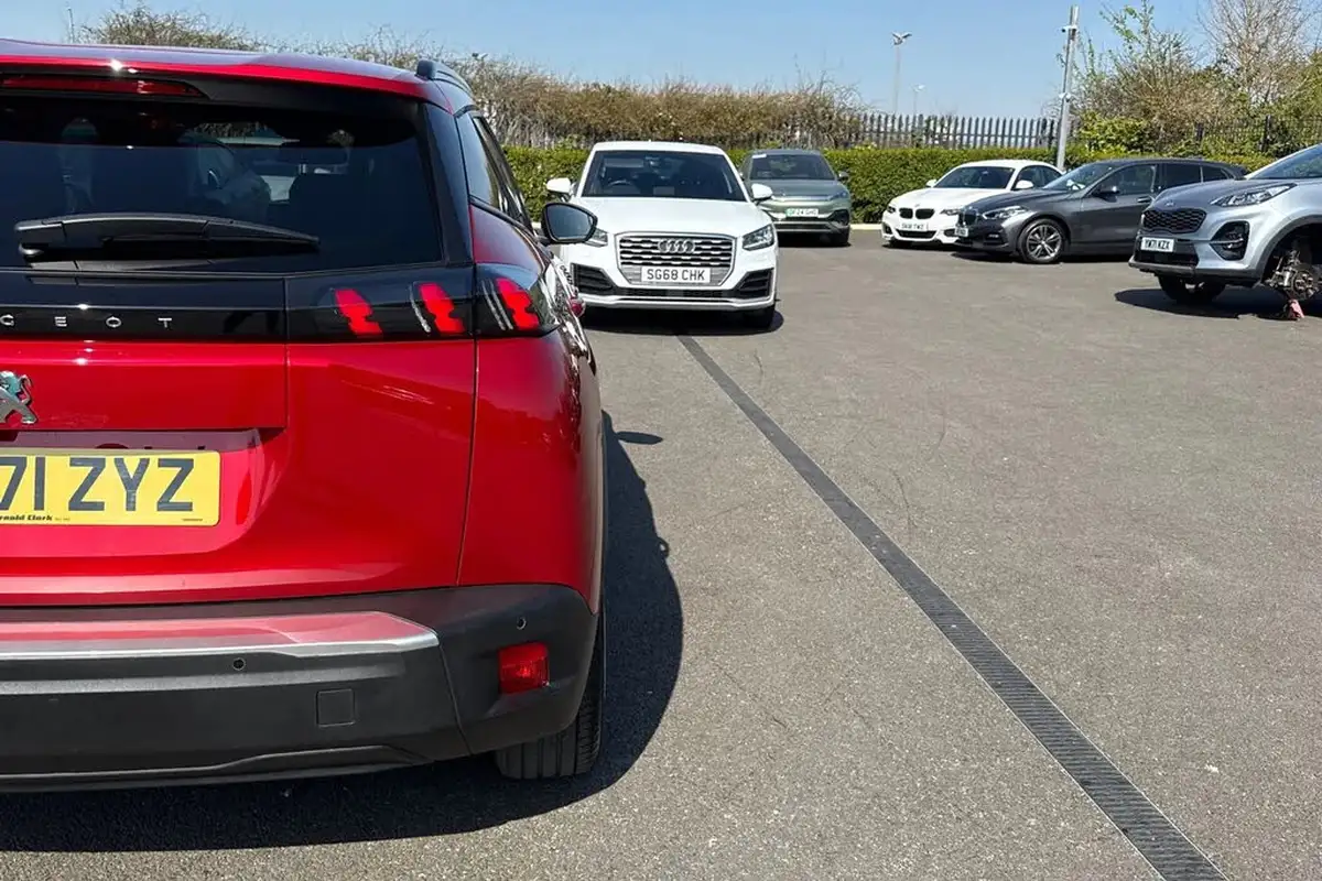 2021-peugeot-2008-suv-e-allure-big-35