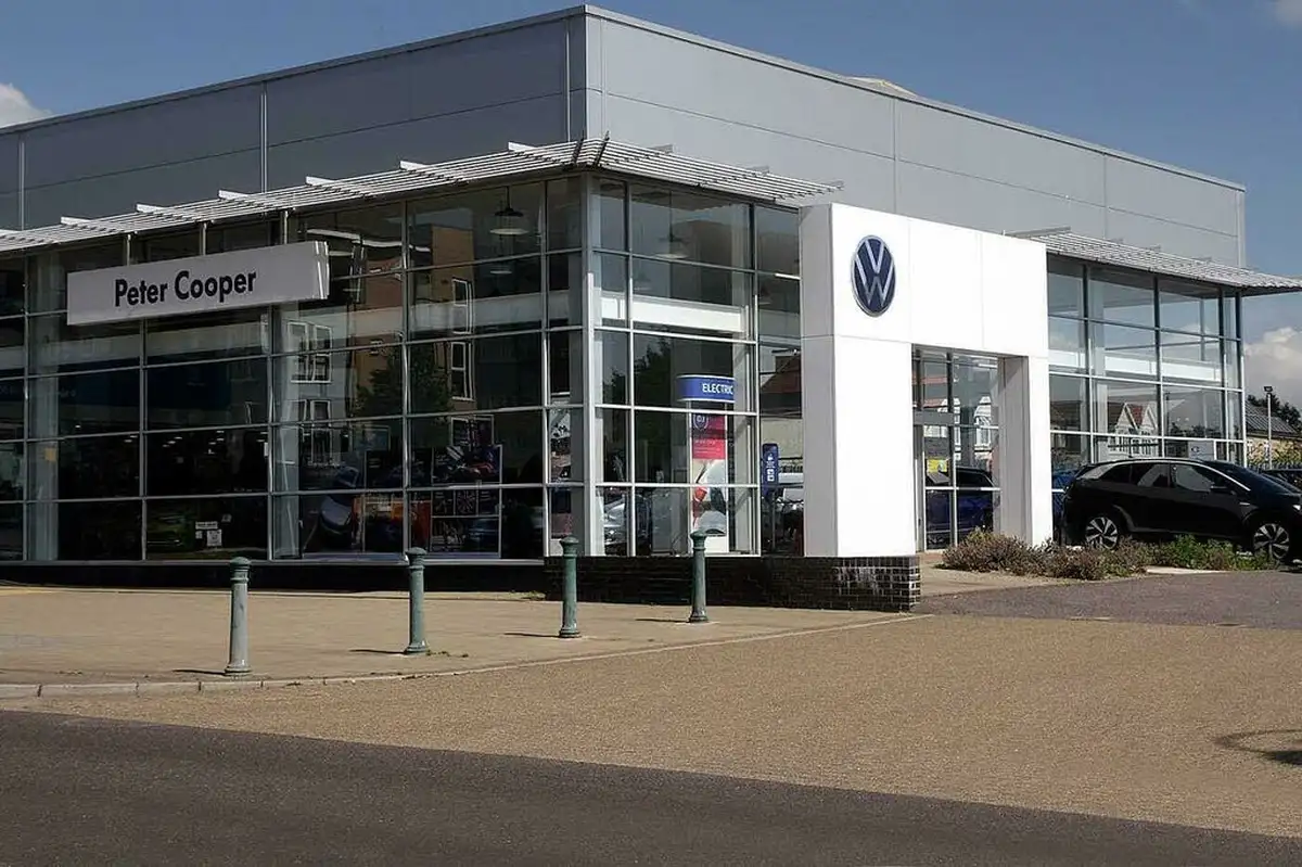 2023-volkswagen-golf-15-etsi-r-line-hatchback-big-20