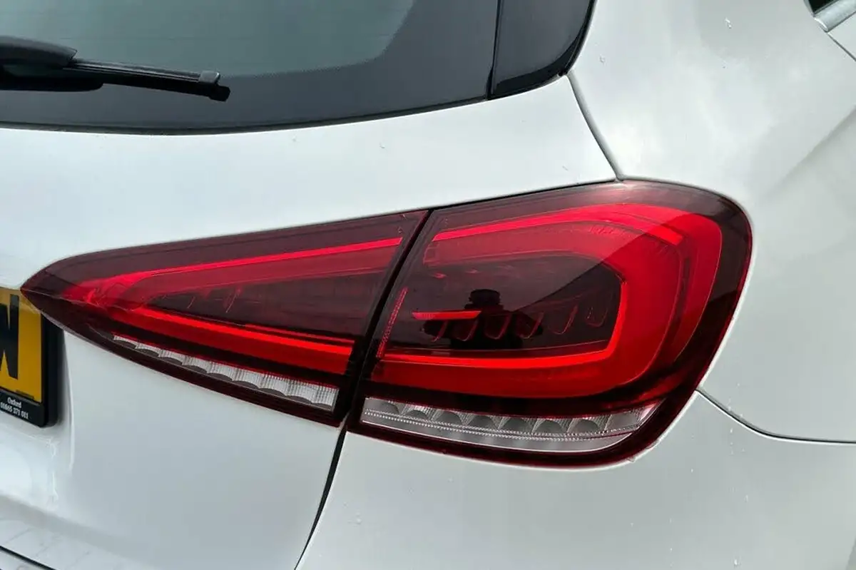 2020-mercedes-benz-a-class-15d-a180d-sport-executive-hatchback-5d-big-39