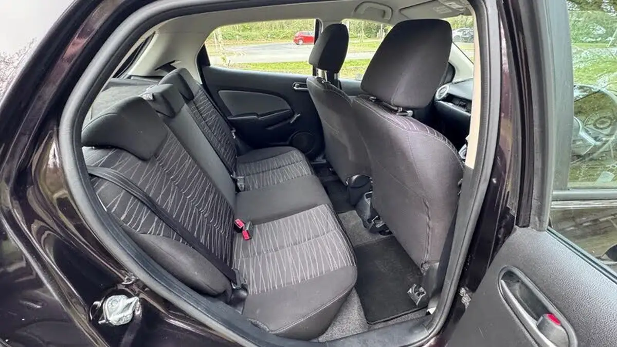 2010-mazda-mazda2-13-tamura-5d-big-13