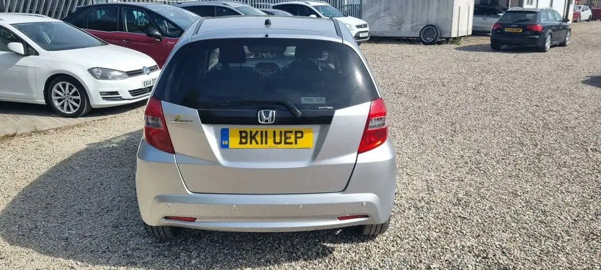 2011-honda-jazz-14-ex-cvt-big-4
