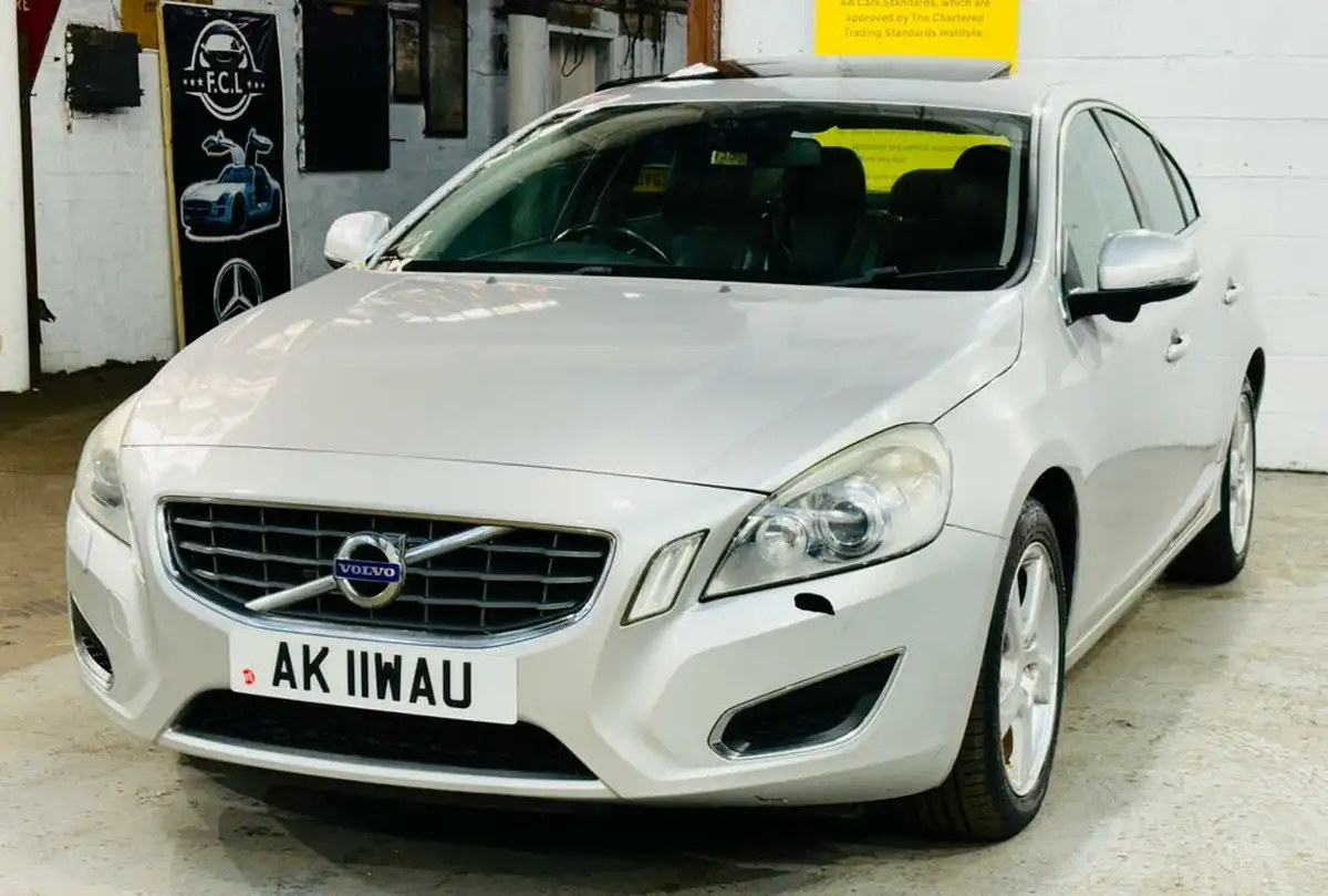 2011-volvo-s60-24td-d5-se-lux-205ps-geartronic-big-2