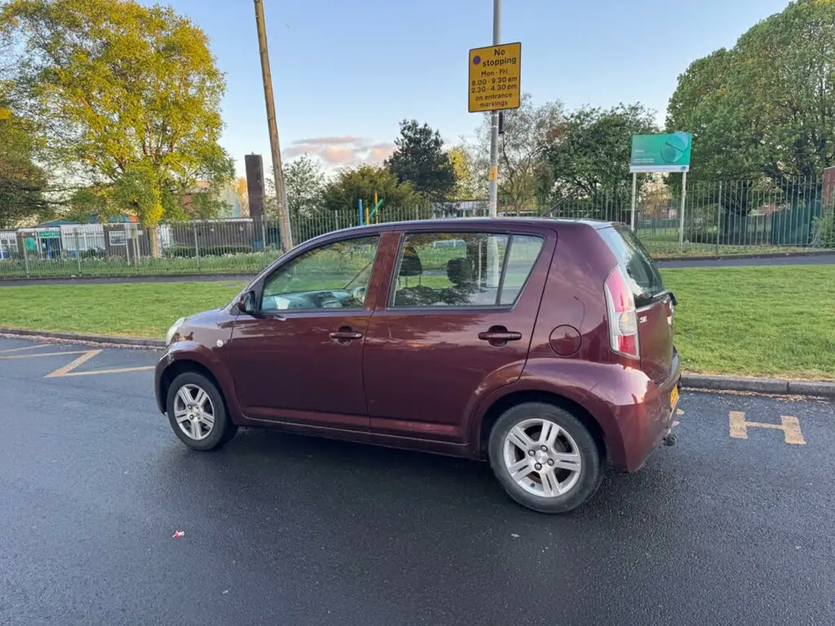 2009-daihatsu-sirion-10-se-big-9