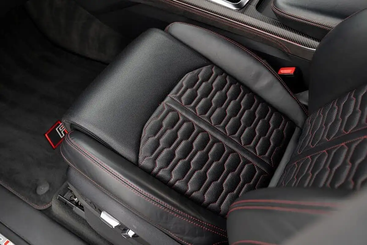 2020-audi-rs-q8-40-tfsi-carbon-black-big-30