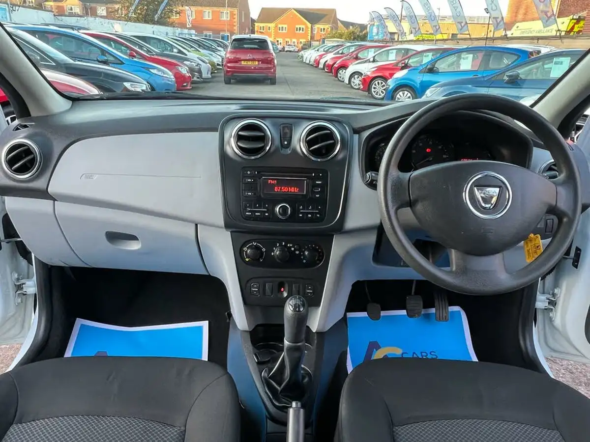 2013-dacia-sandero-12-ambiance-big-1