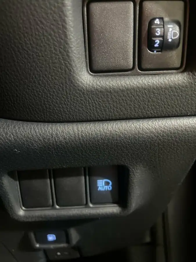 2021-toyota-c-hr-18-vvt-i-icon-big-23