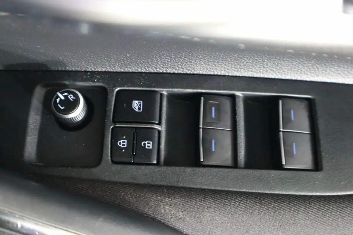 2021-toyota-corolla-20-vvt-i-icon-tech-touring-sports-big-21