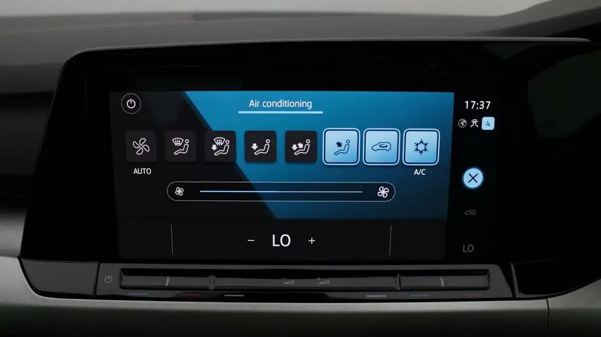 2023-volkswagen-golf-10-tsi-life-hatchback-big-12