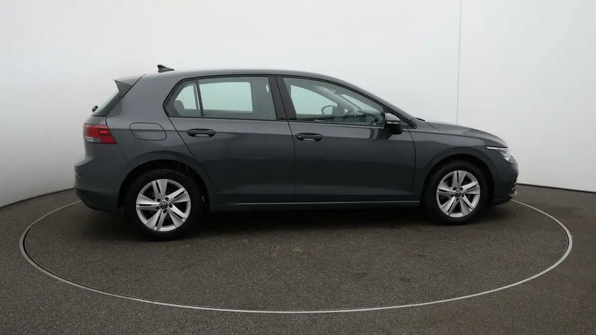 2023-volkswagen-golf-10-tsi-life-hatchback-big-8