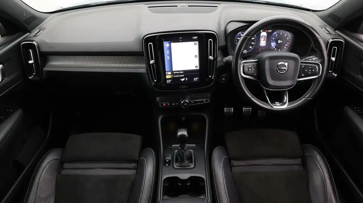 2020-volvo-xc40-15-t3-r-design-big-12