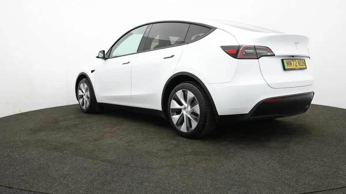 2022-tesla-model-y-e-rwd-big-71