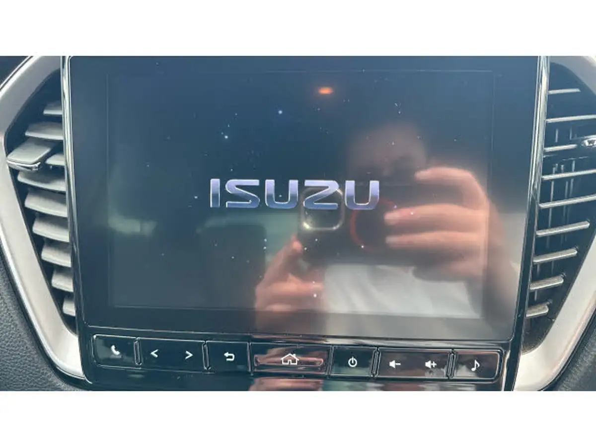 2022-isuzu-d-max-19td-v-cross-pick-up-auto-big-11