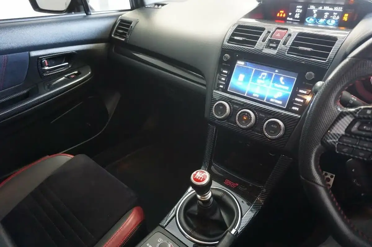2016-subaru-wrx-25-sti-type-uk-big-37