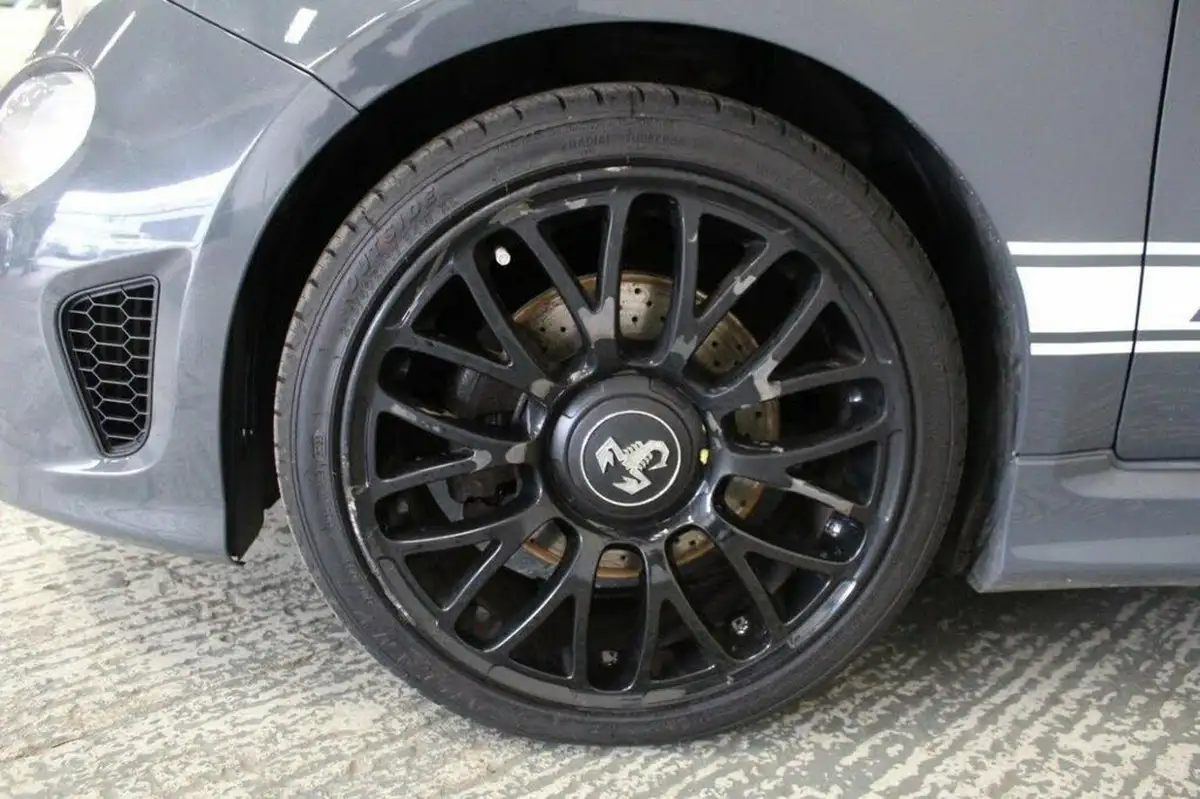 2016-abarth-595-14-tjet-big-39