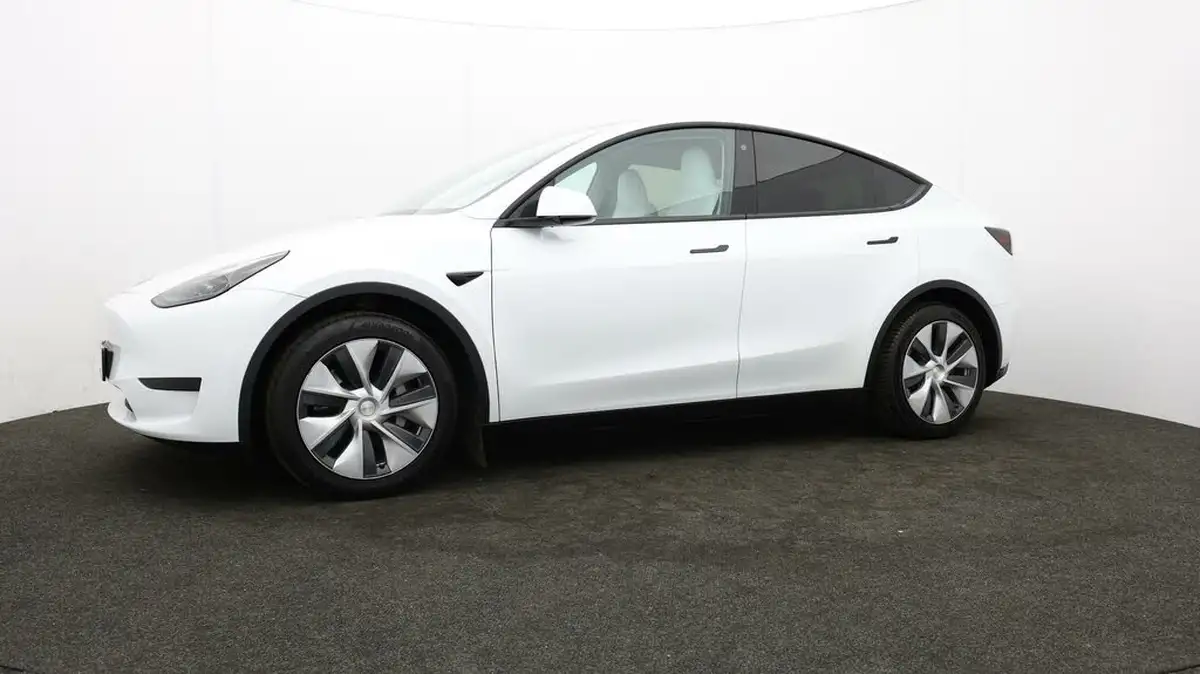 2023-tesla-model-y-e-rwd-big-57