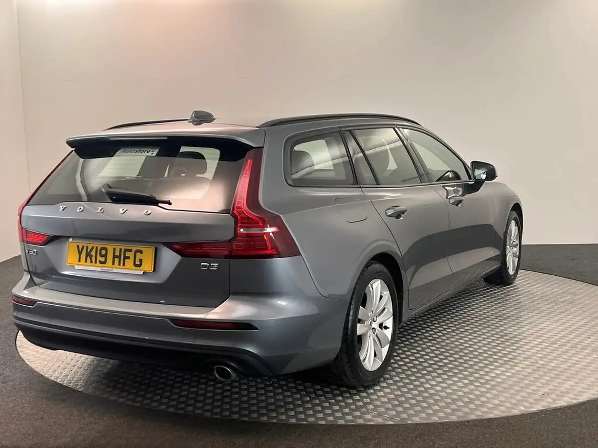 2019-volvo-v60-20td-d3-momentum-big-8