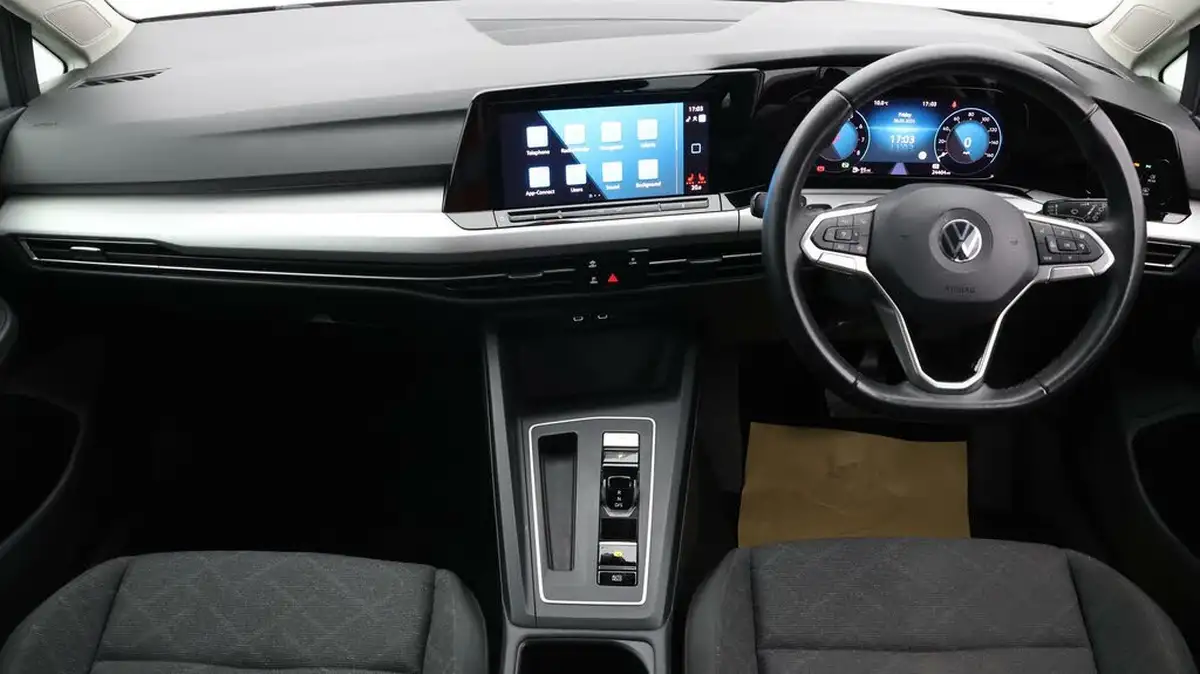 2021-volkswagen-golf-10-etsi-life-hatchback-big-12