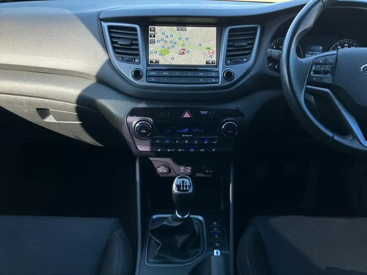 2016-hyundai-tucson-20crdi-blue-drive-se-nav-big-16