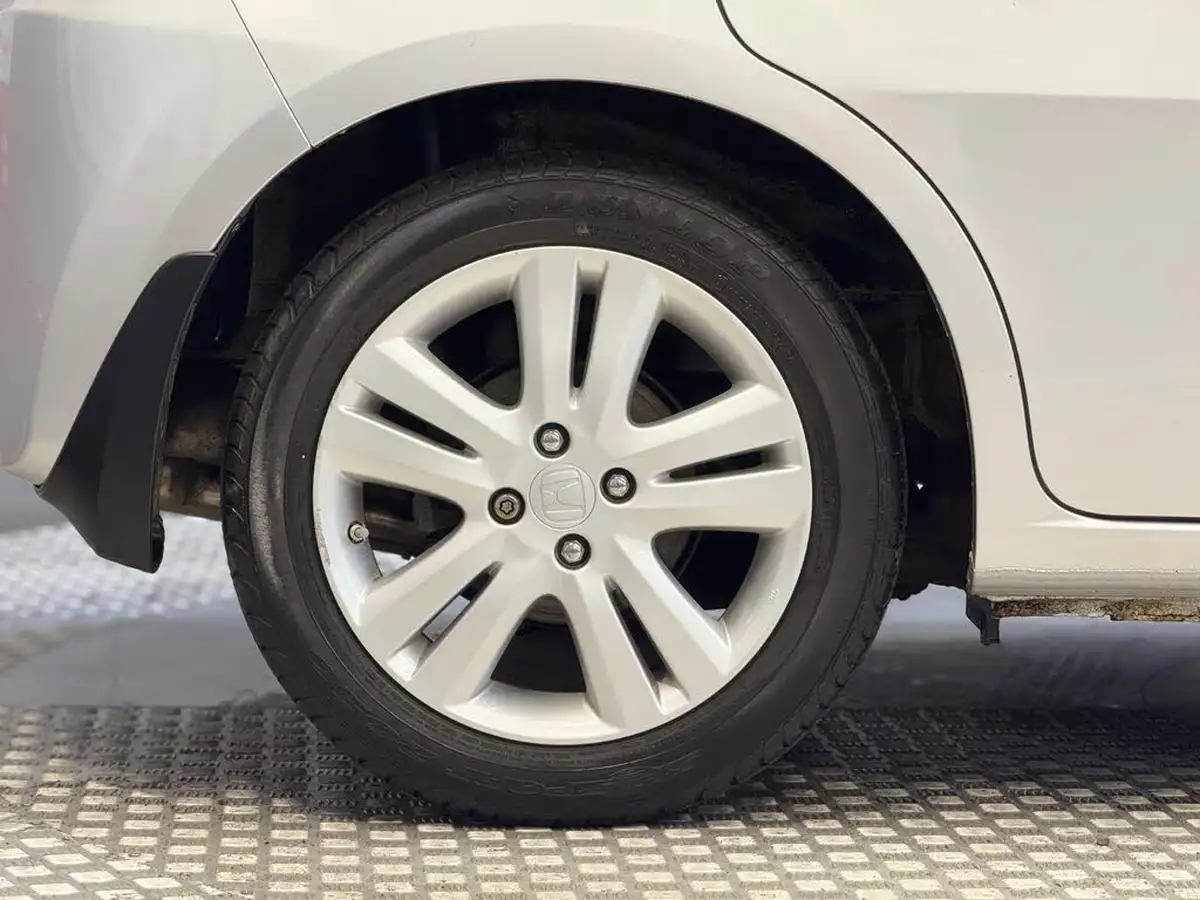 2014-honda-jazz-14-es-plus-cvt-big-9