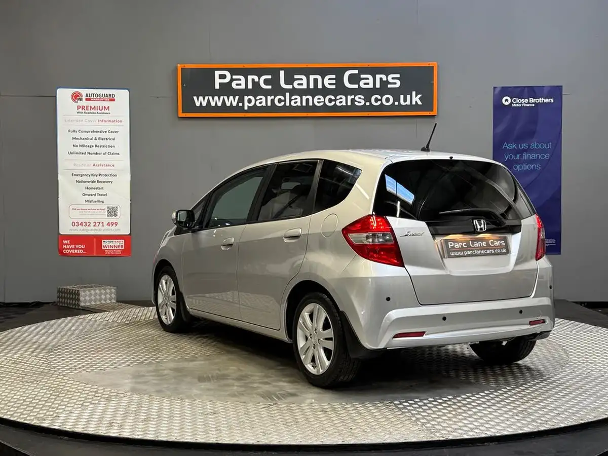 2014-honda-jazz-14-es-plus-cvt-big-5