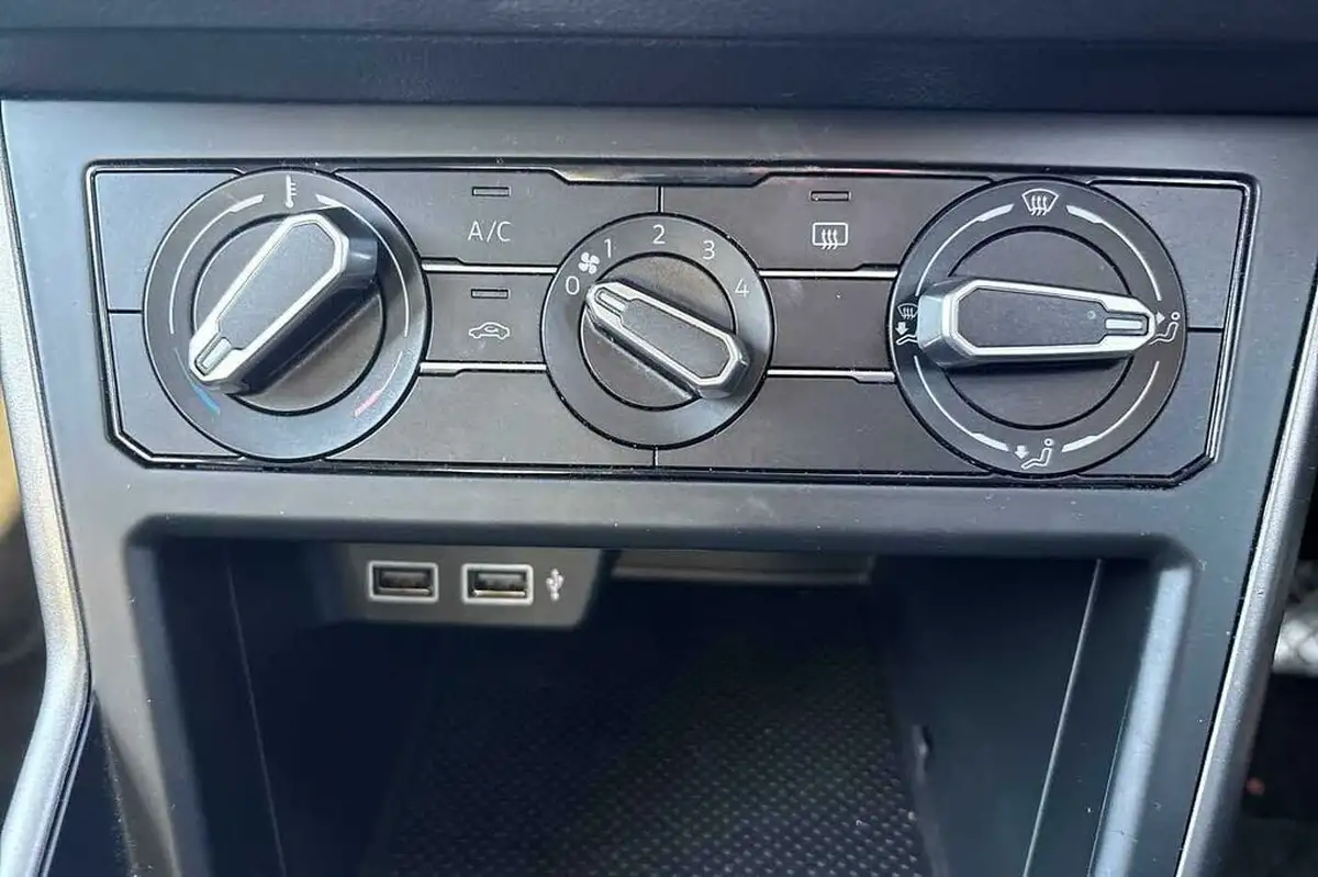 2021-volkswagen-polo-10-tsi-match-big-24