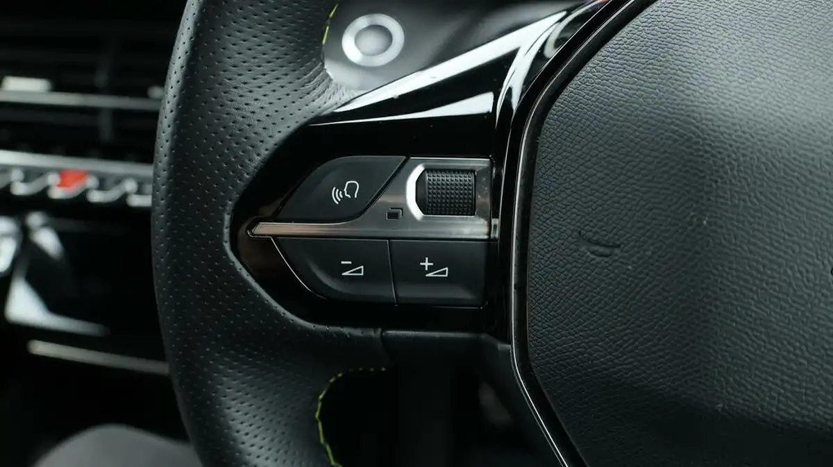 2022-peugeot-2008-suv-12-puretech-gt-big-25