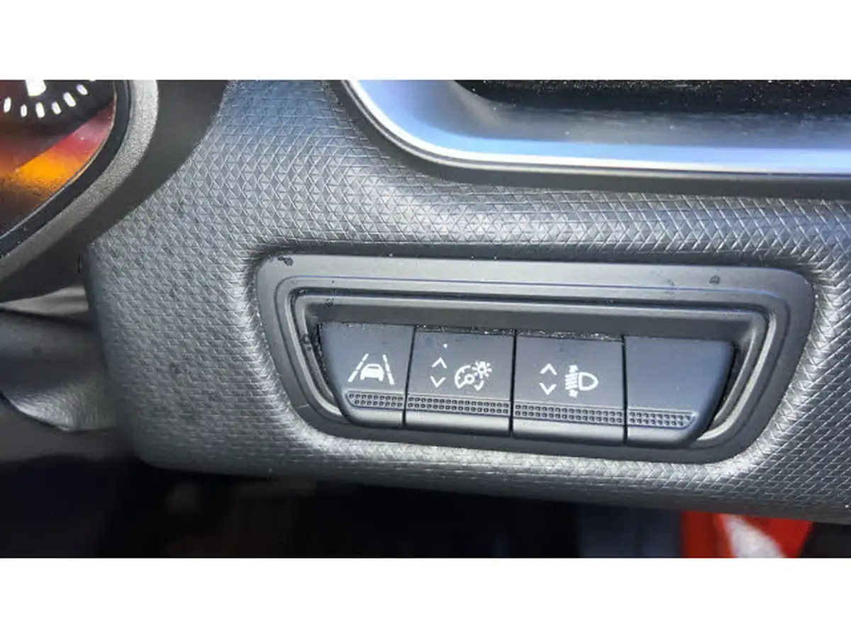 2021-renault-clio-10-tce-iconic-90ps-big-24