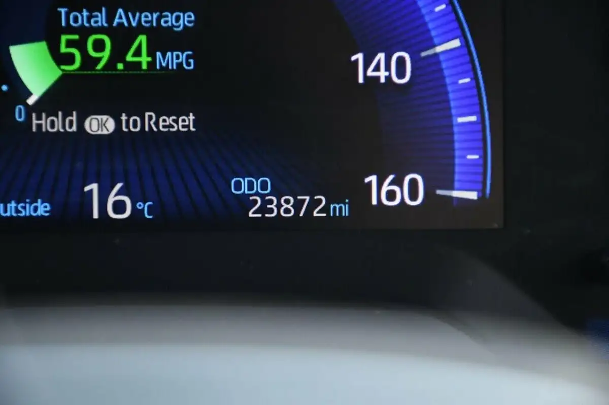 2022-toyota-corolla-18-vvt-i-icon-tech-trk-hatchback-5d-big-43