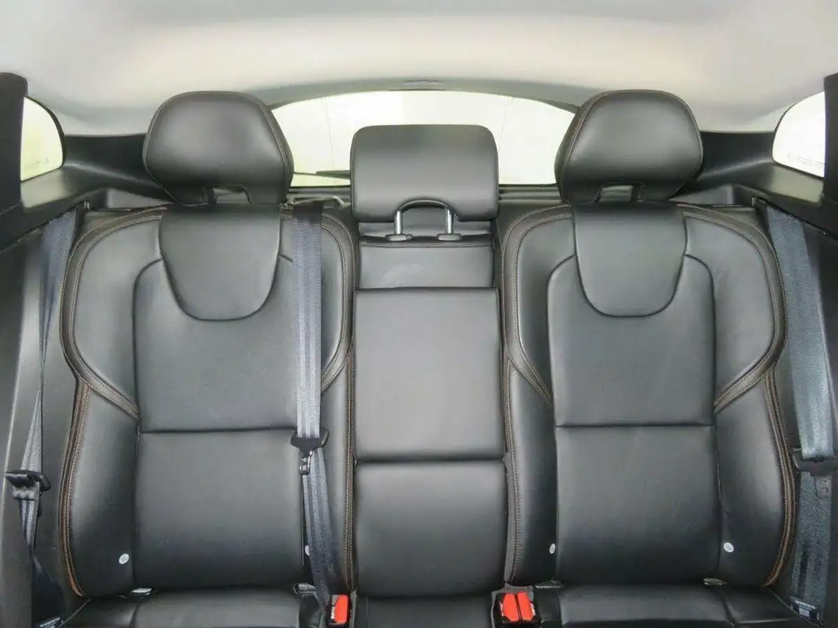 2015-volvo-v40-16td-d2-cross-country-lux-nav-big-38