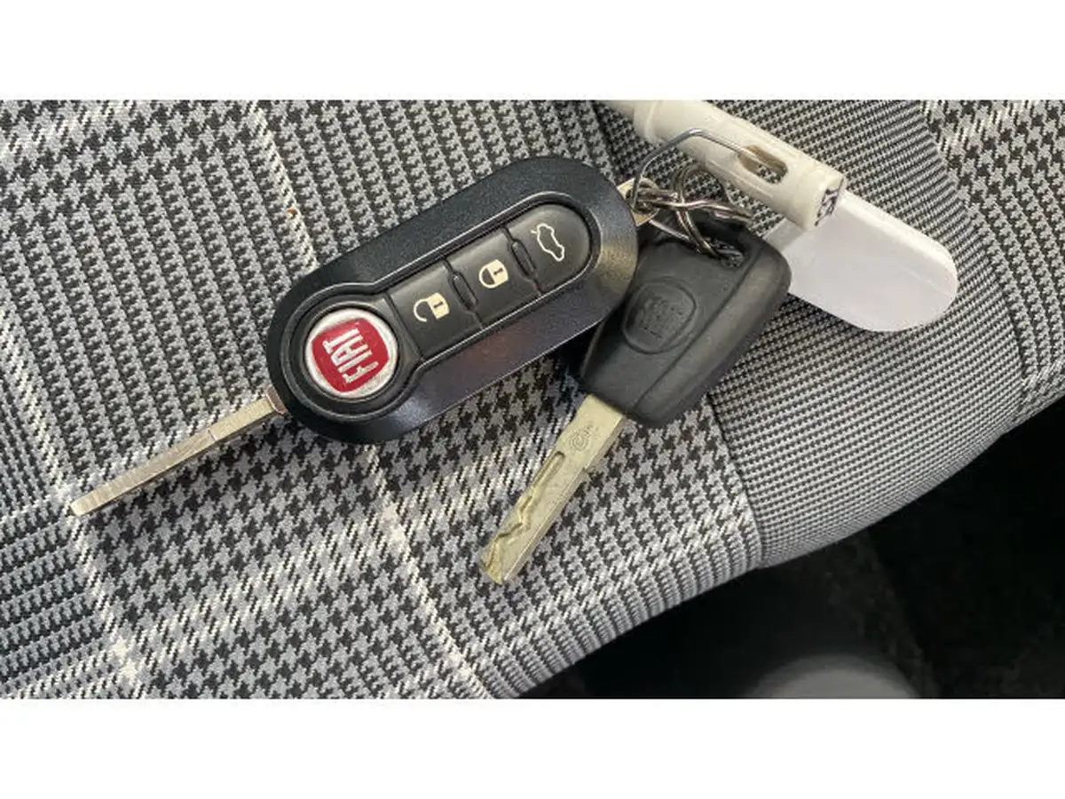 2017-fiat-500-12-lounge-big-19
