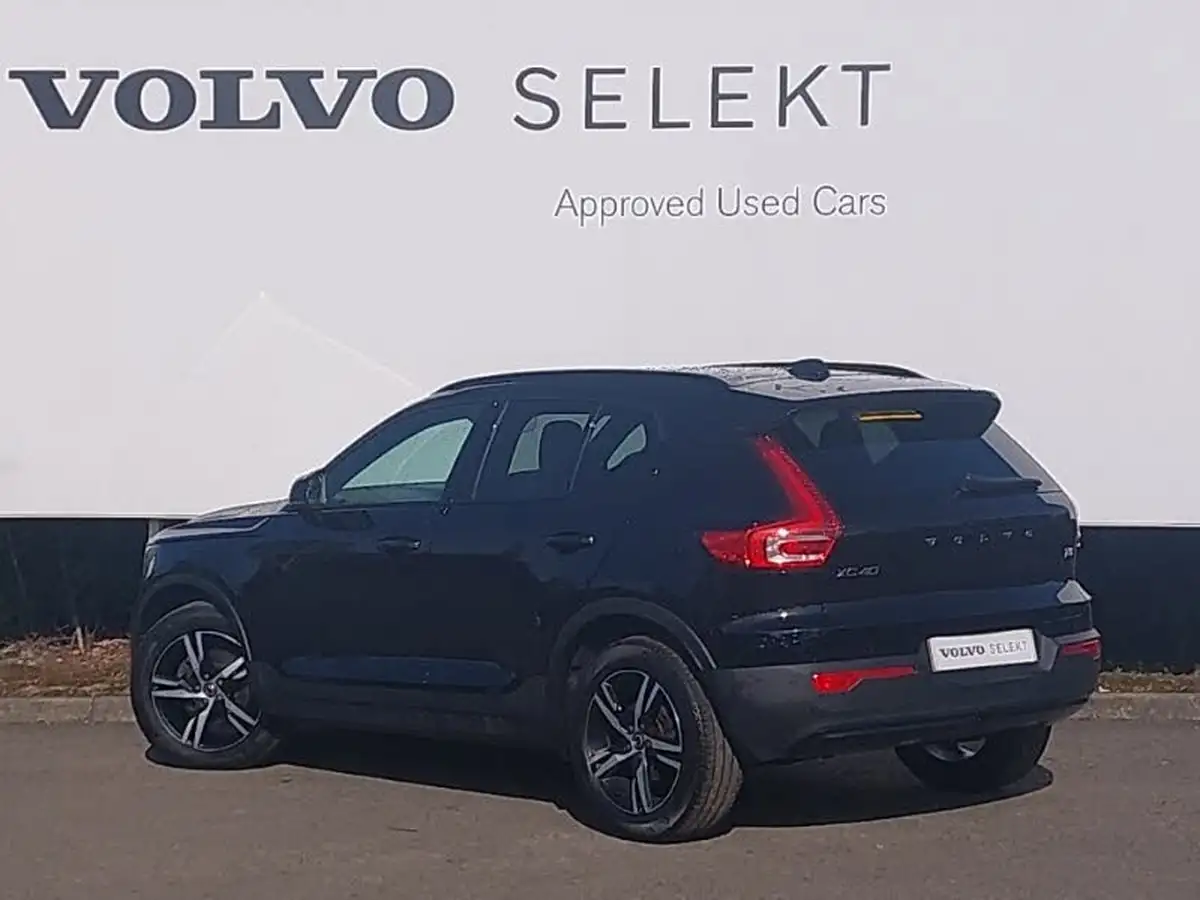 2020-volvo-xc40-15-t3-r-design-big-1