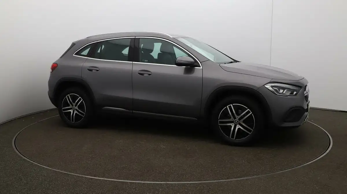 2022-mercedes-benz-gla-class-13-gla-200-sport-big-44