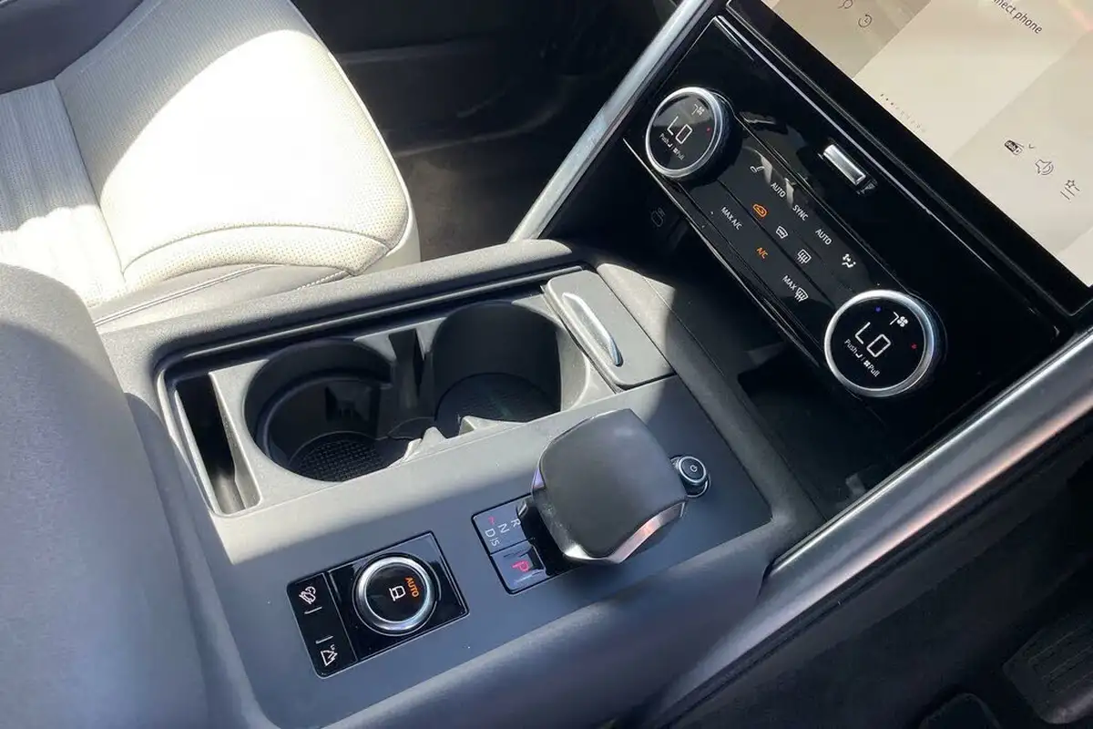 2021-land-rover-discovery-30-d300-r-dynamic-hse-big-17
