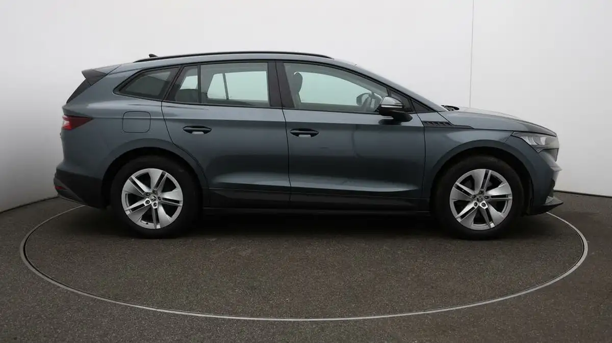 2022-skoda-enyaq-e-60-big-43