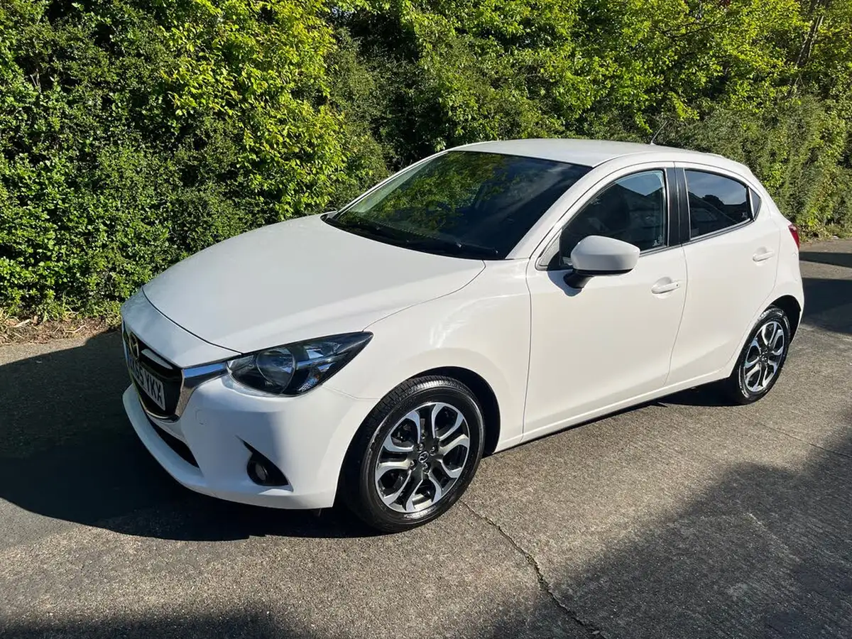 2015-mazda-mazda2-15-sport-nav-90ps-big-10