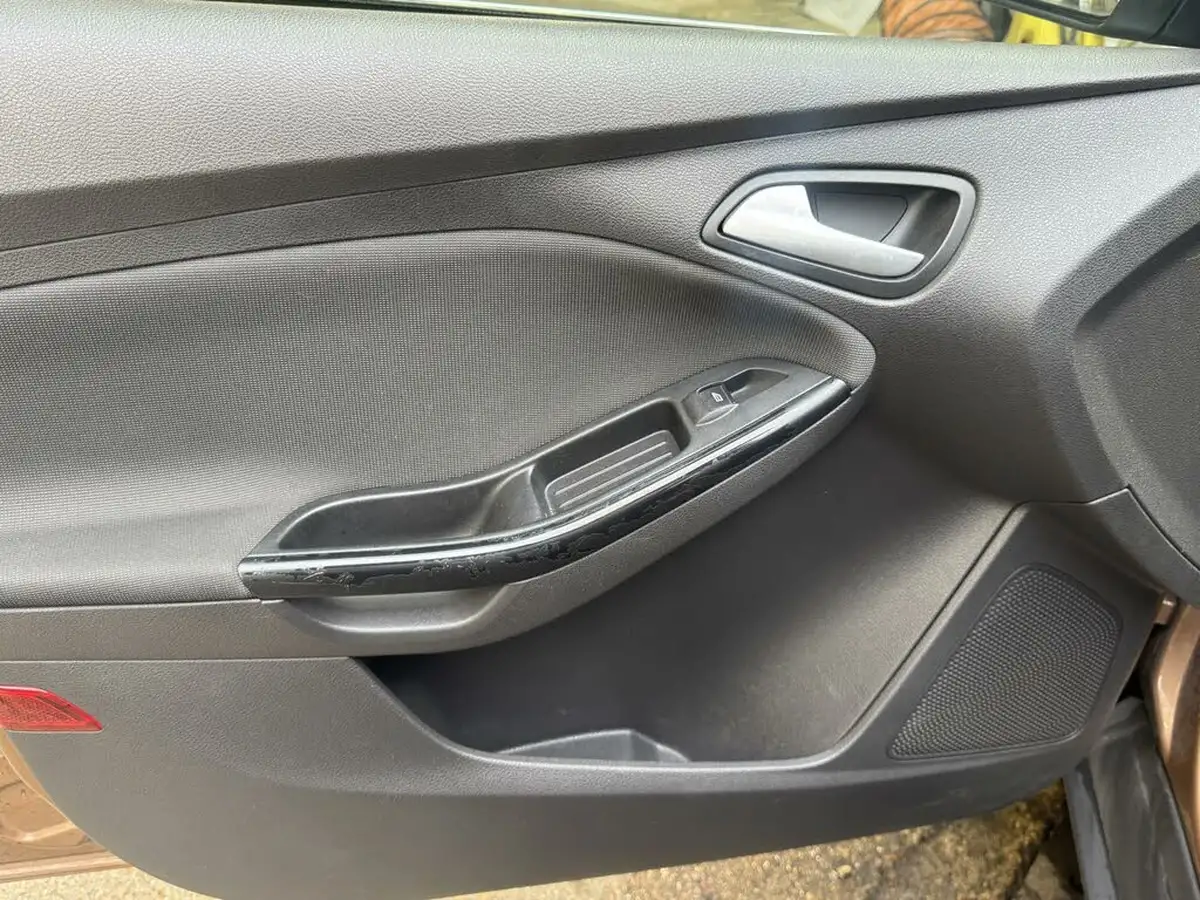 2013-ford-focus-10-zetec-100ps-hatchback-big-24