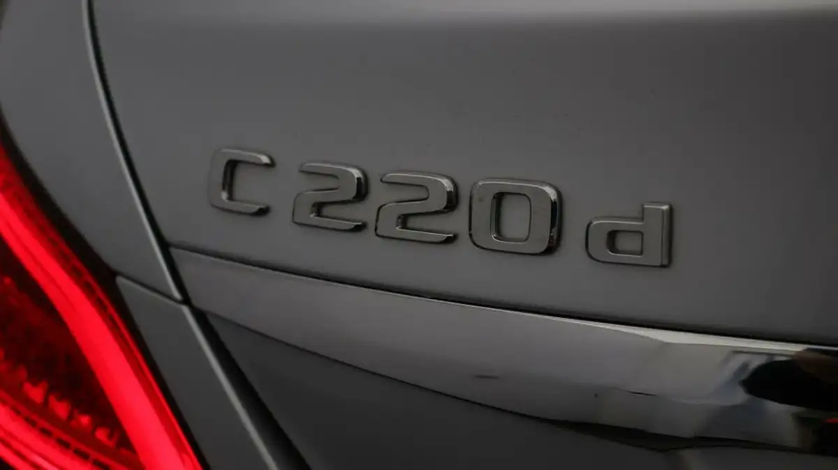 2018-mercedes-benz-c-class-20d-c220d-amg-line-premiumss-saloon-4d-big-19
