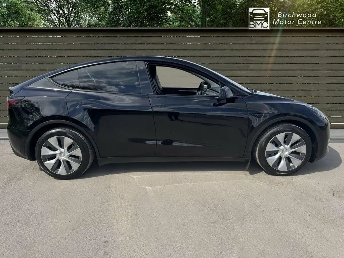 2022-tesla-model-y-e-long-range-big-7