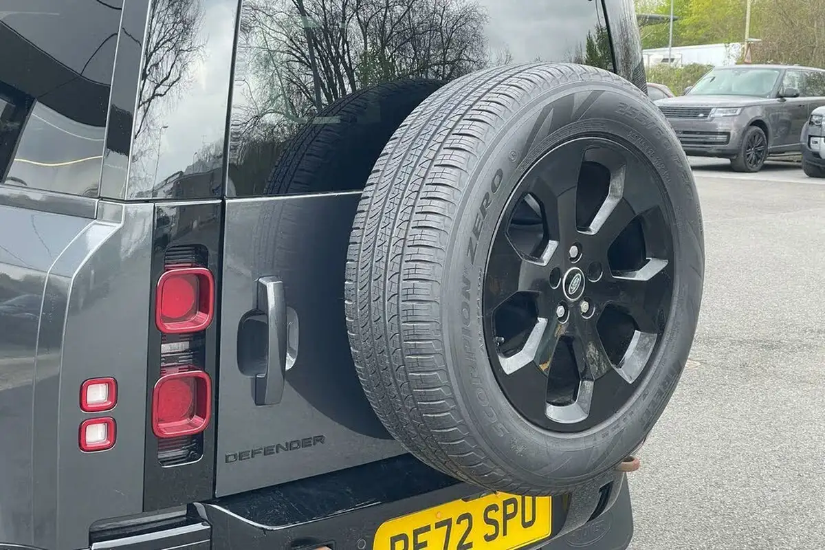 2023-land-rover-110-defender-30-d300-x-dynamic-hse-big-49