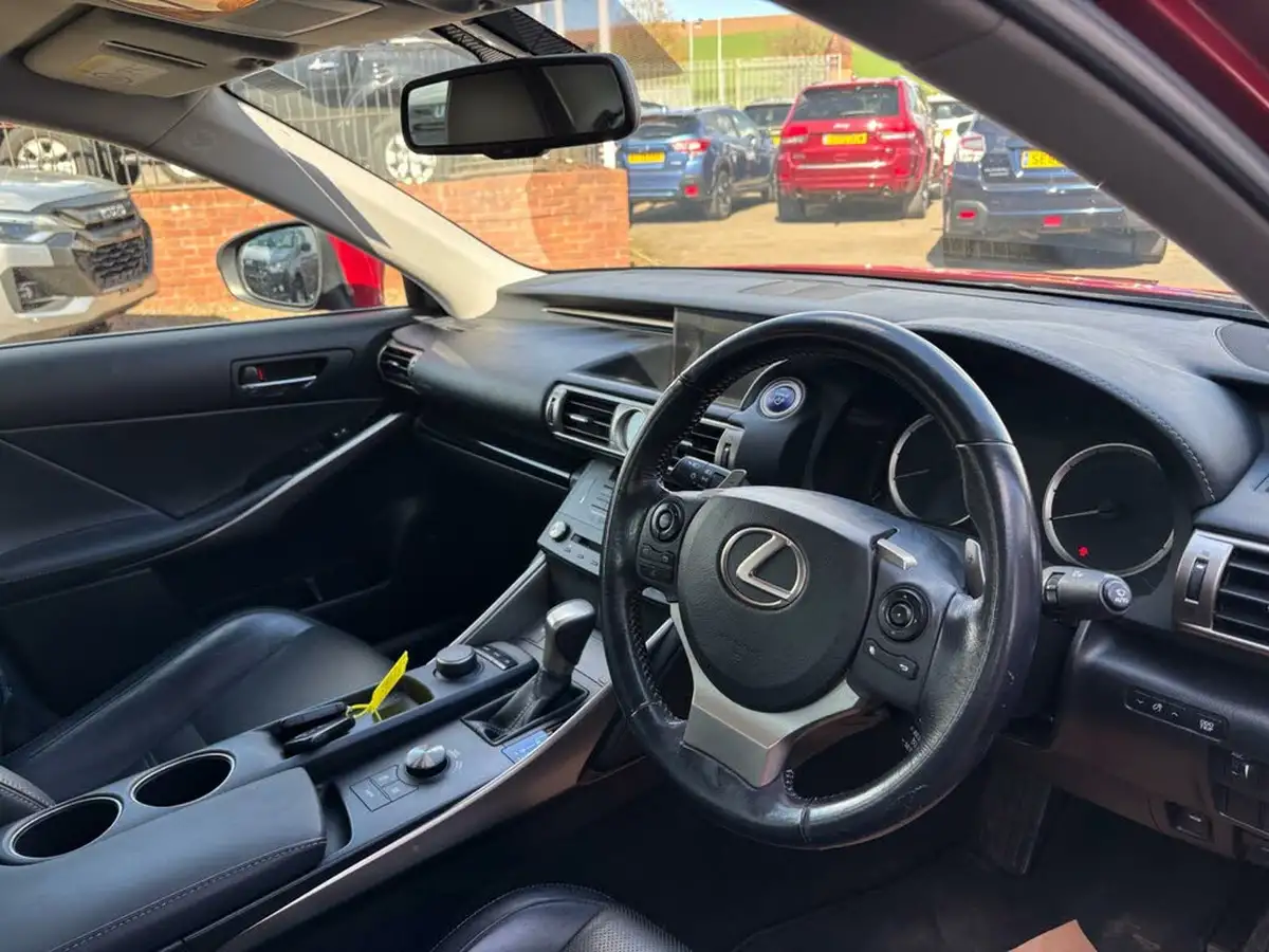 2015-lexus-is-300h-25-executive-edition-big-7