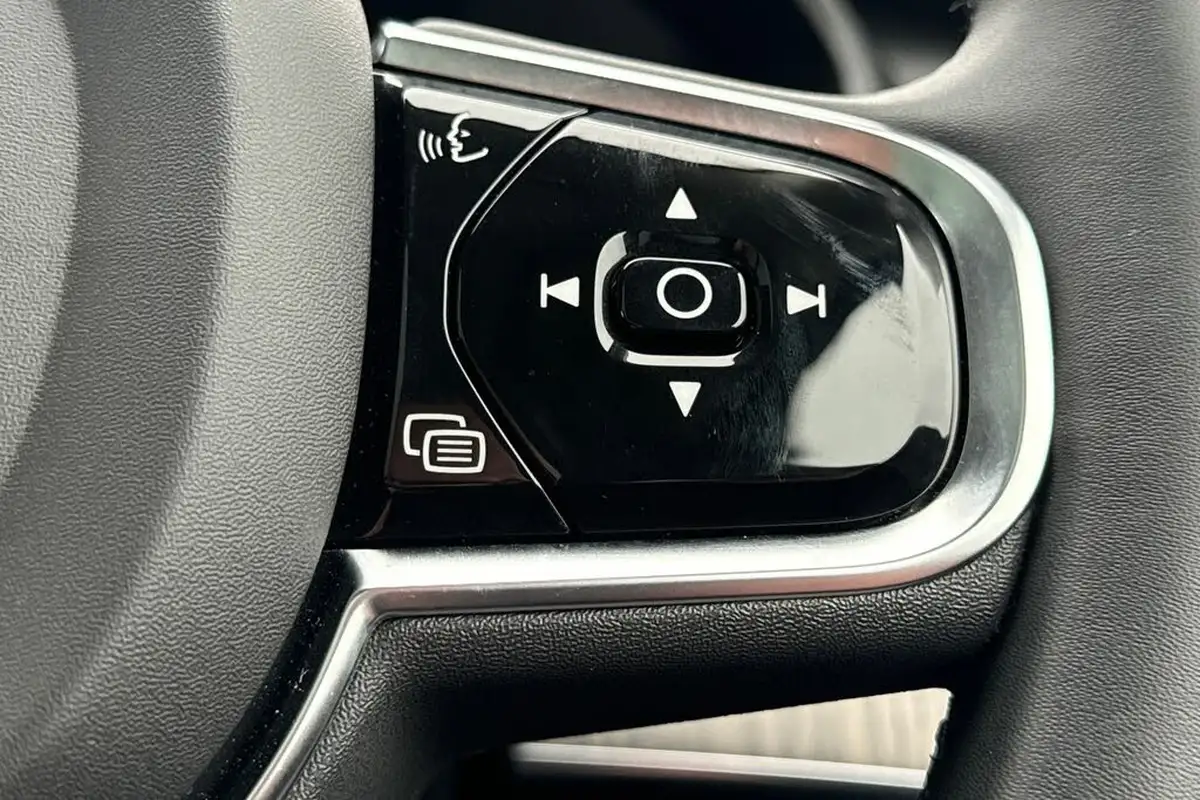 2023-volvo-xc90-20-t8-ultimate-dark-big-11