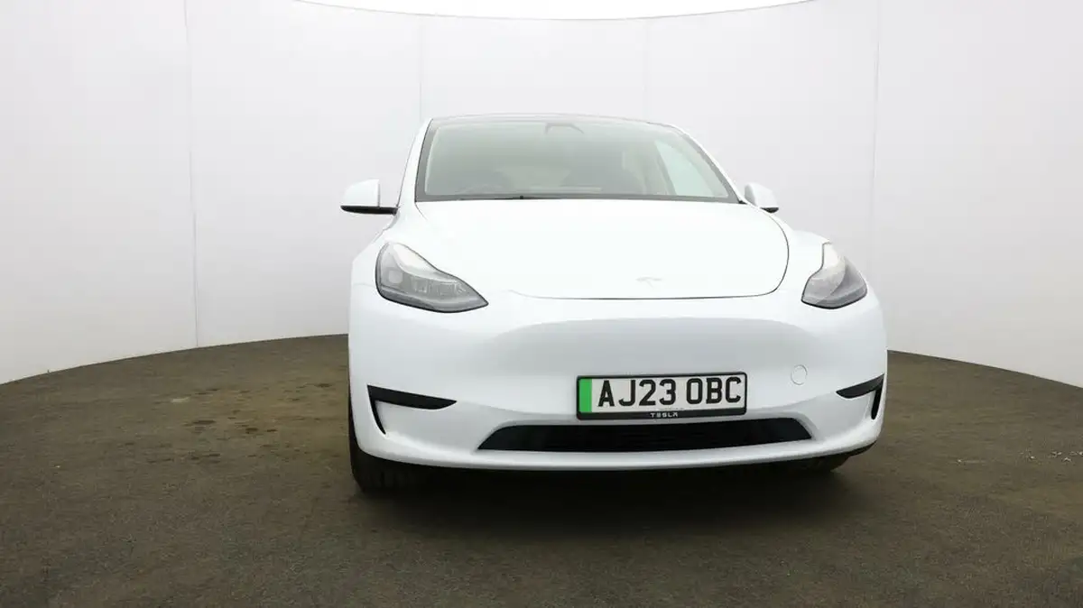 2023-tesla-model-y-e-rwd-big-35