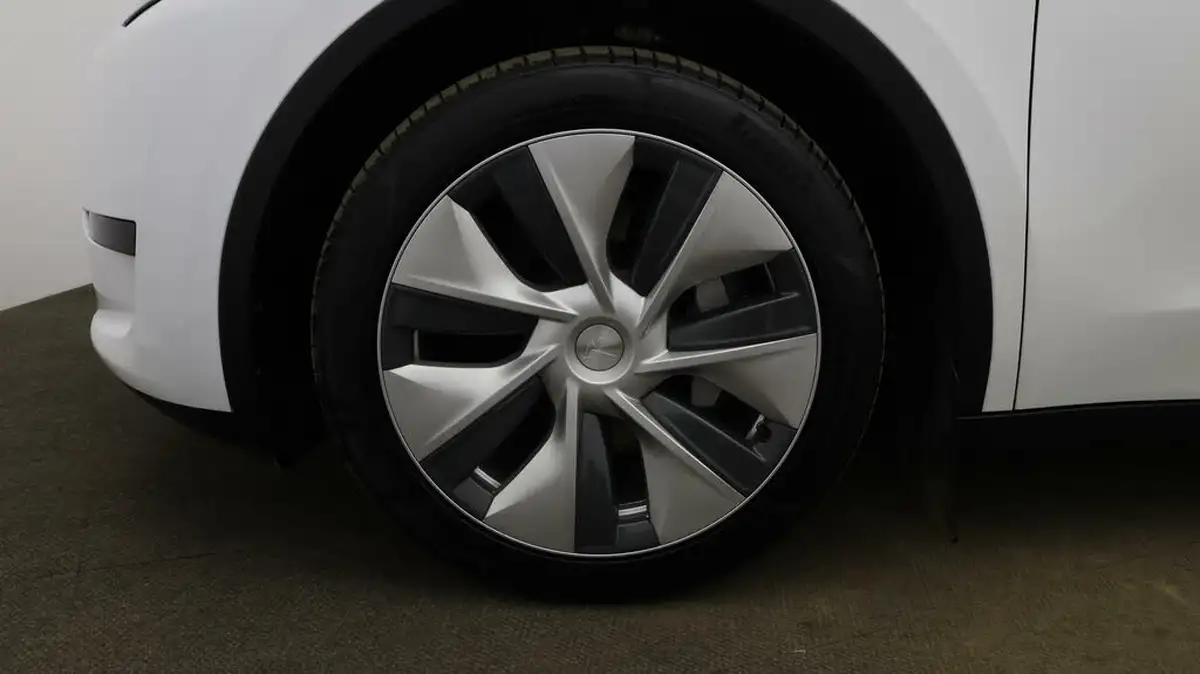 2023-tesla-model-y-e-rwd-big-17