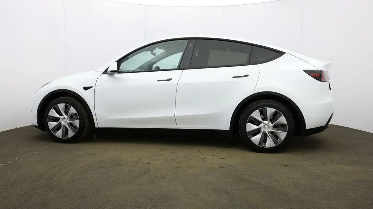 2023-tesla-model-y-e-rwd-big-59