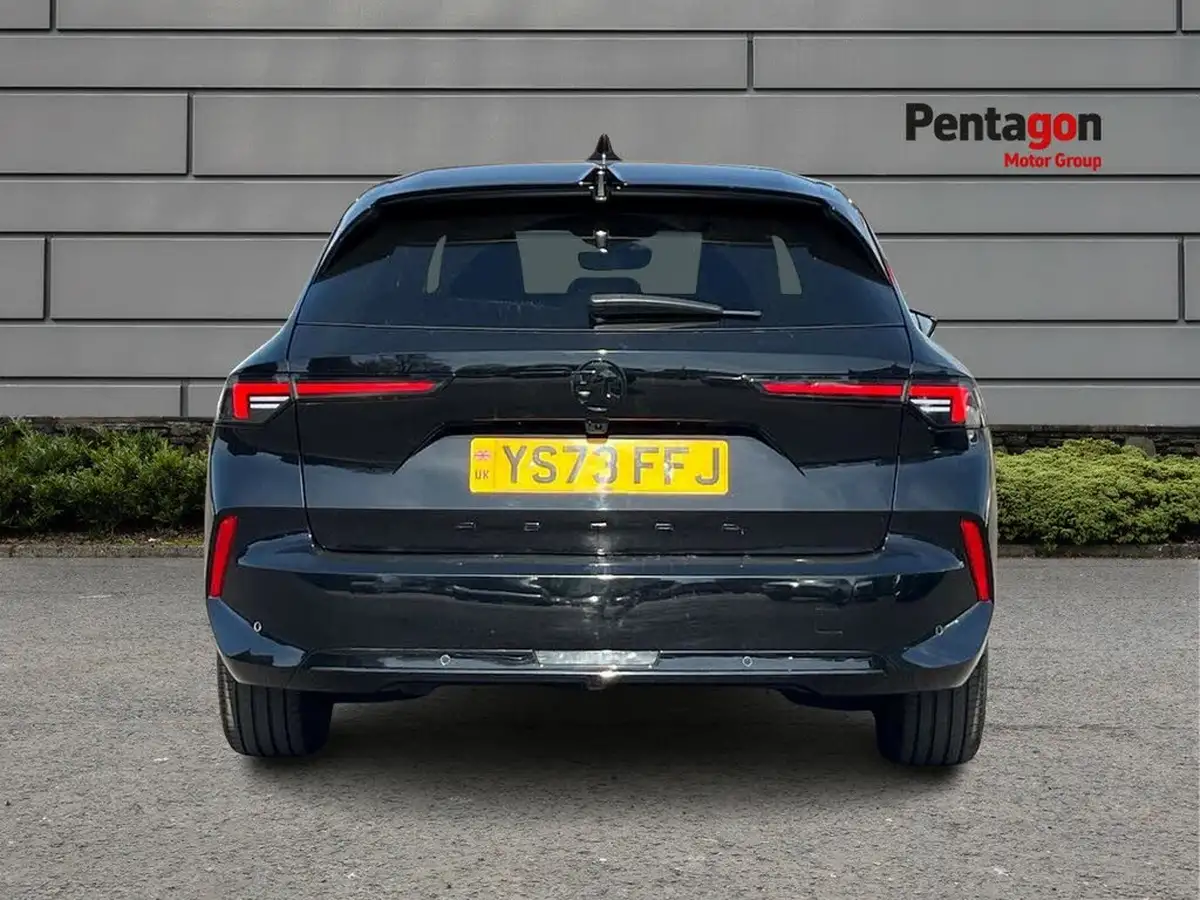 2023-vauxhall-astra-12-turbo-gs-sport-tourer-big-13