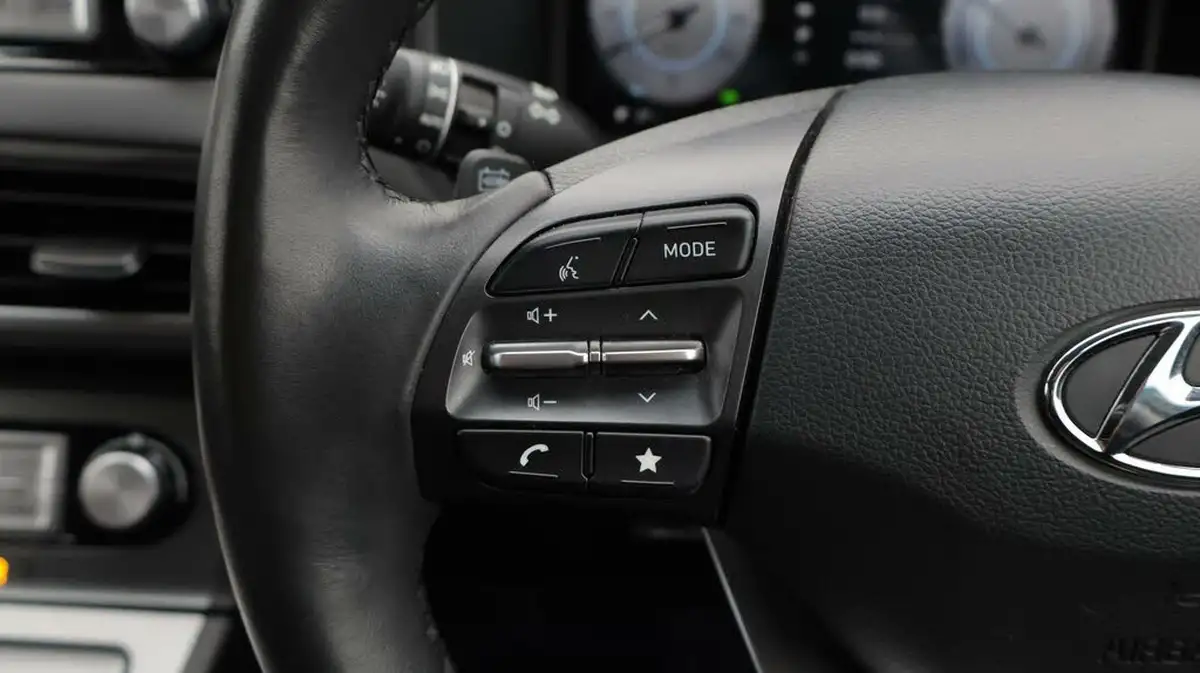 2022-hyundai-kona-e-premium-204ps-64kwh-7kw-obc-big-23