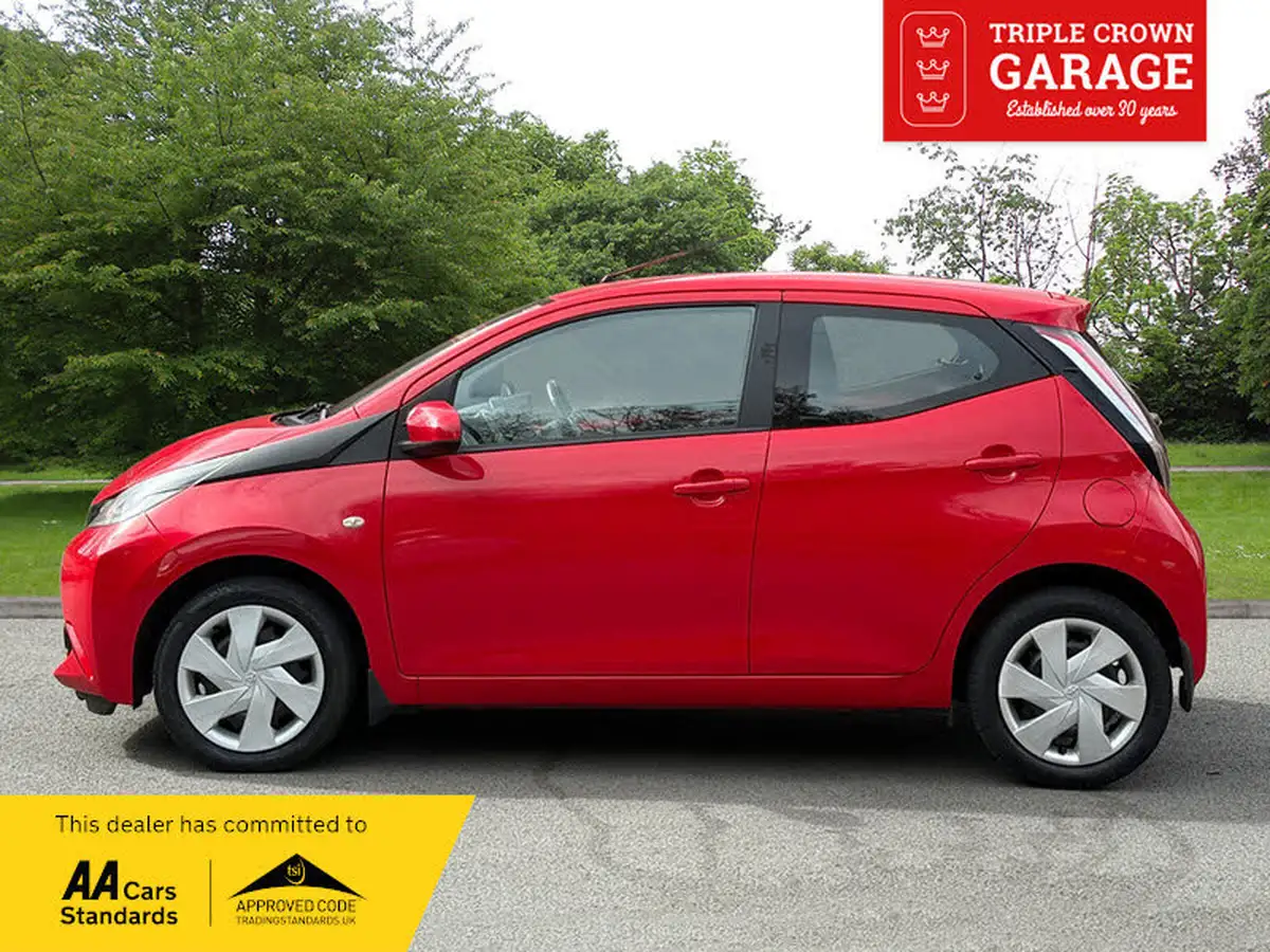 2016-toyota-aygo-10-vvt-i-x-play-71bhp-5d-x-shift-big-1