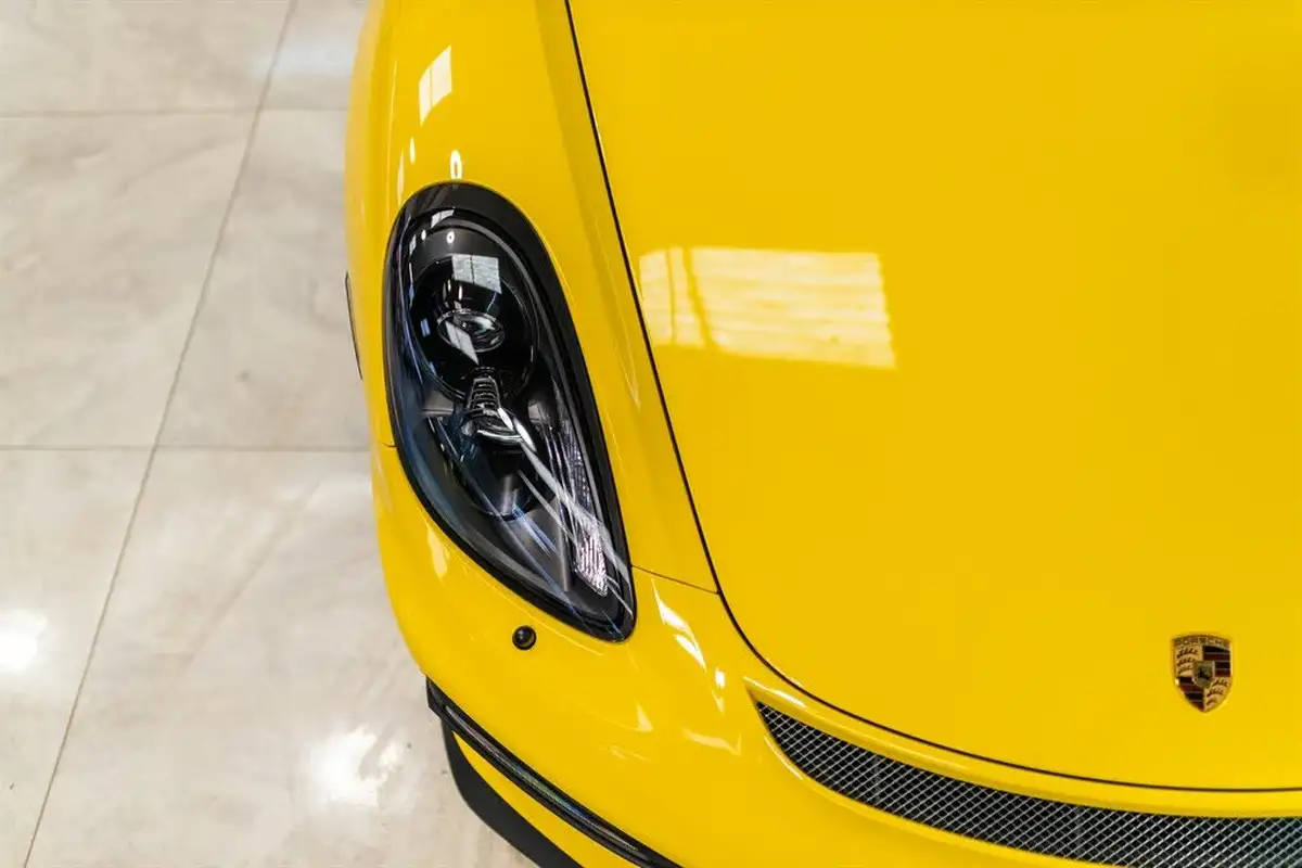 2015-porsche-cayman-38-gt4-big-14