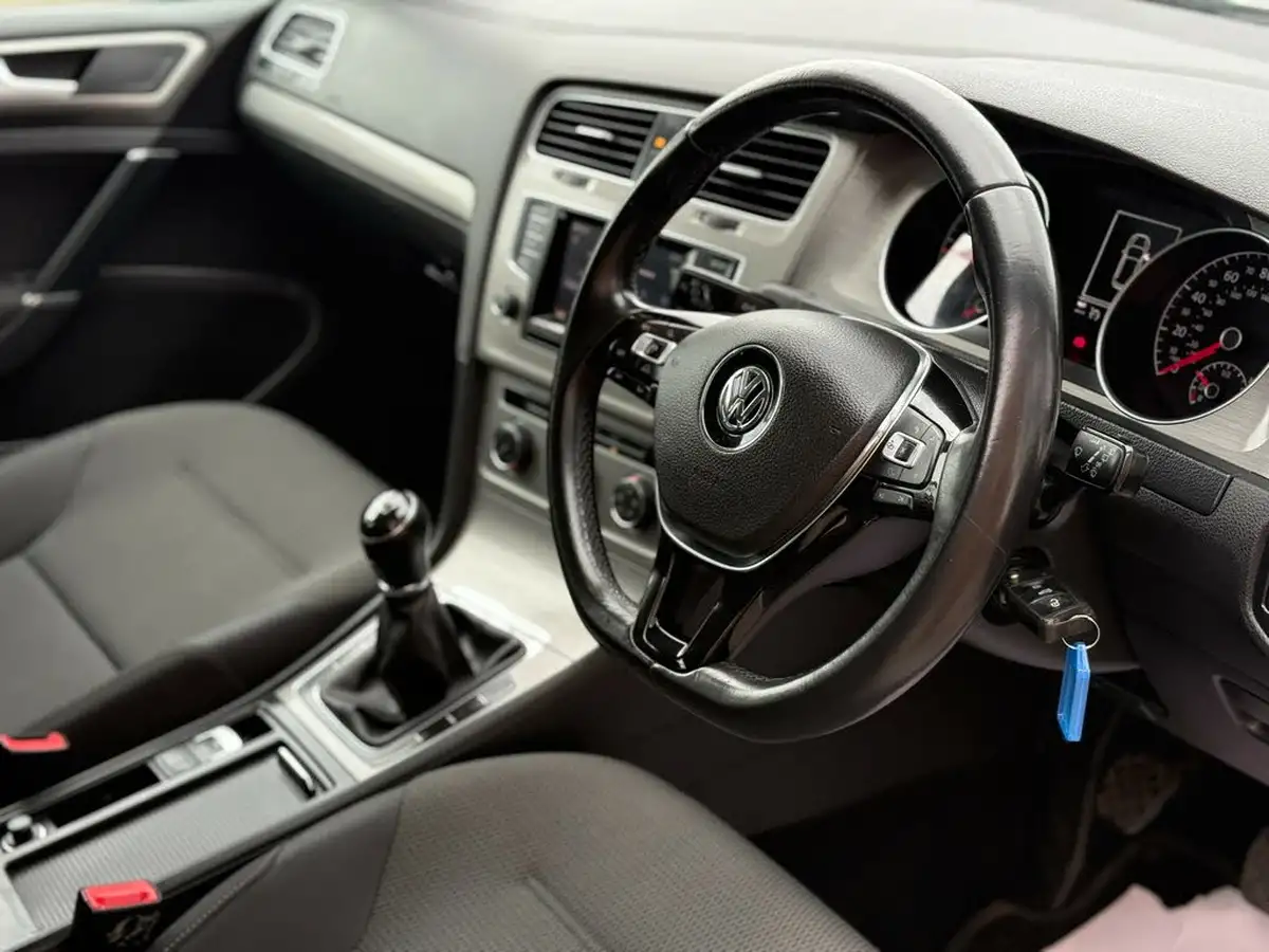 2014-volkswagen-golf-16tdi-se-ss-hatchback-5d-big-35